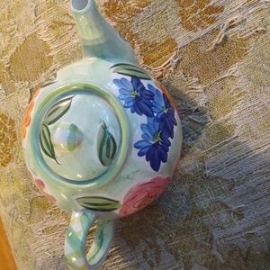 Teapot approx 3.5x7" floral pattern, great condition.